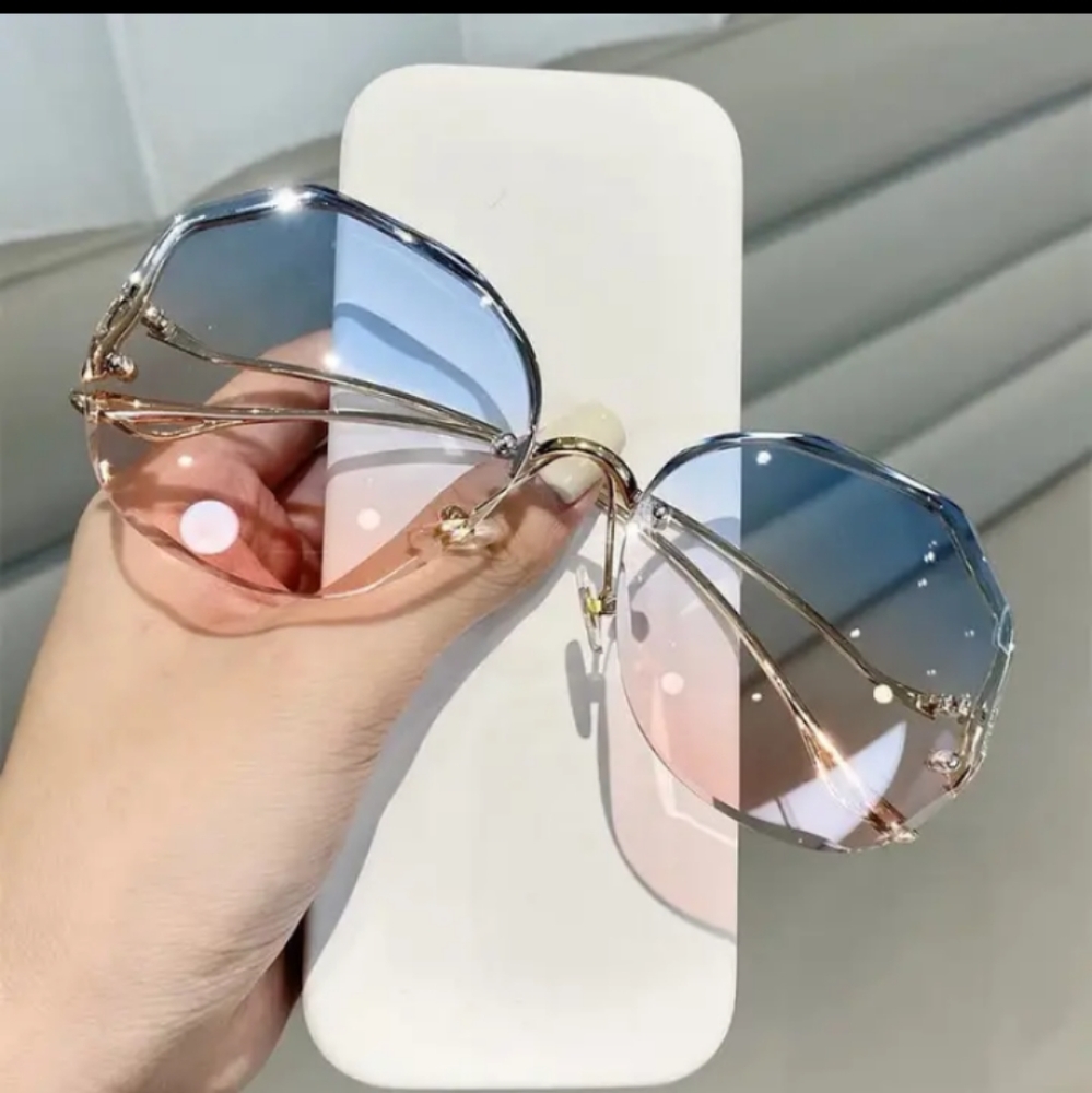 Gradient blue and pink sunglasses